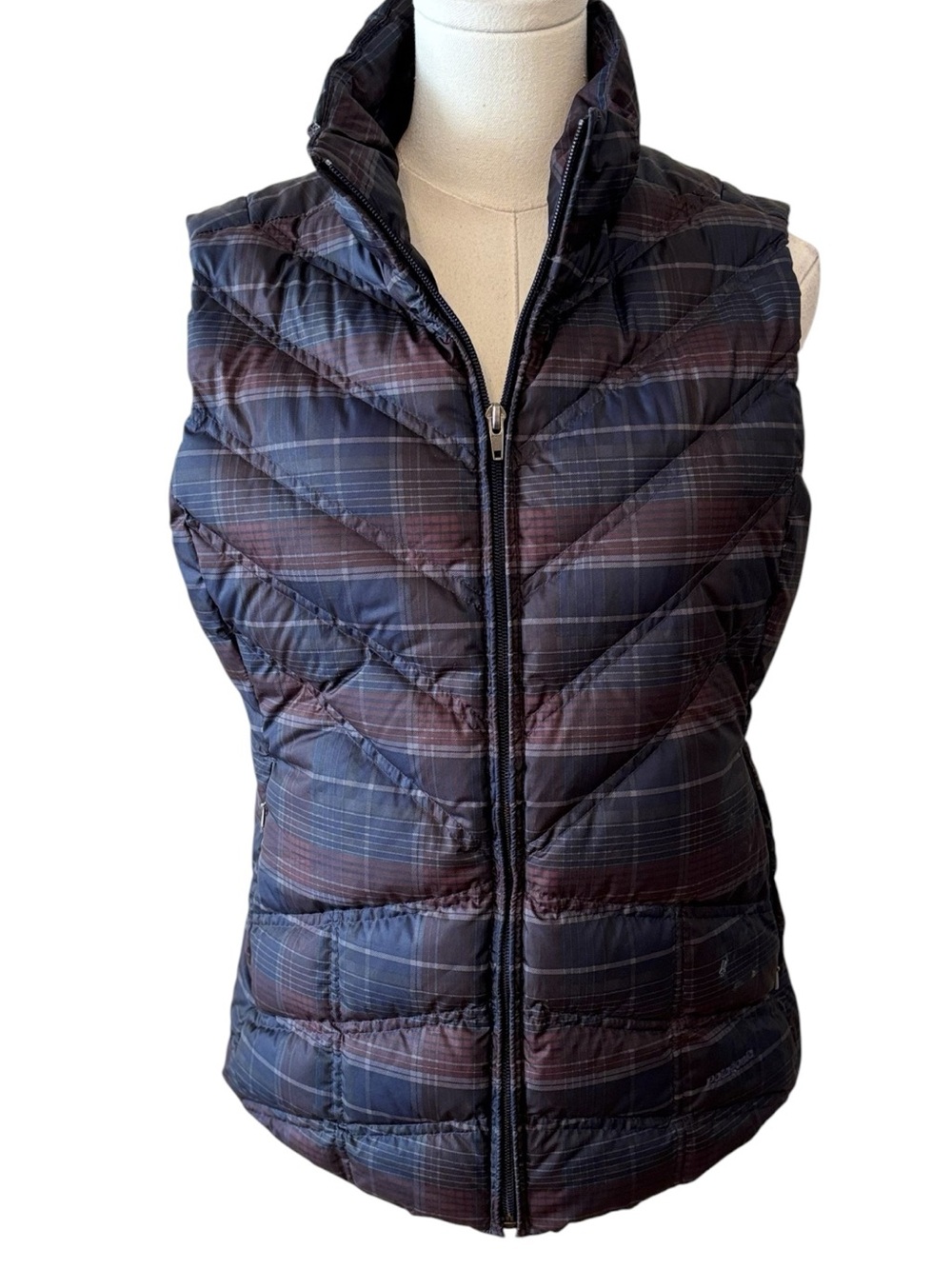 Patagonia Black Plaid Puffer Goose Down Vest Size Medium